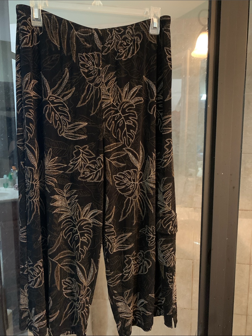 Chico’s Wide-Leg Tropical Print slinky cargo pocket cropped pants